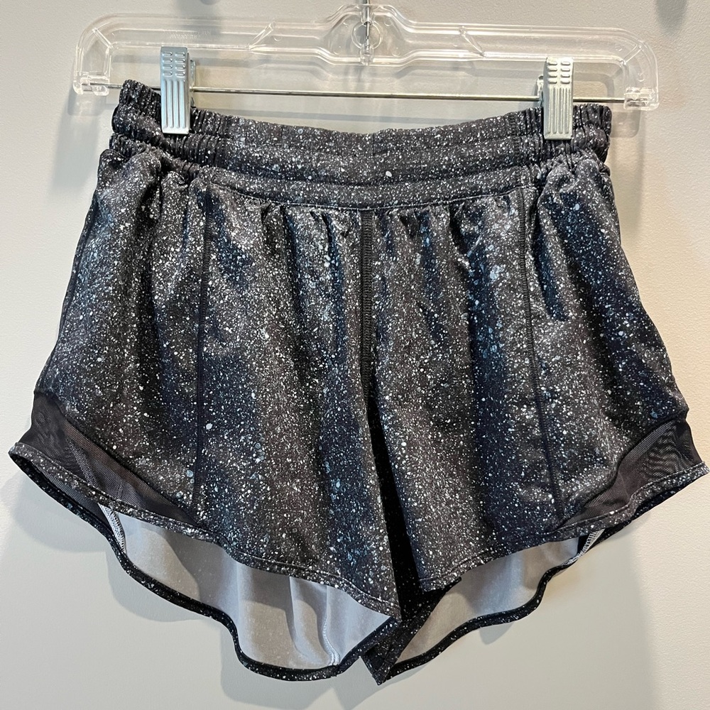 LuluLemon Hotty Hot Shorts 4” Size 6